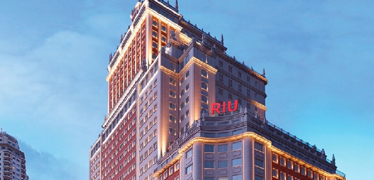 Riu abre su hotel en el Edificio España tras dos años de obras